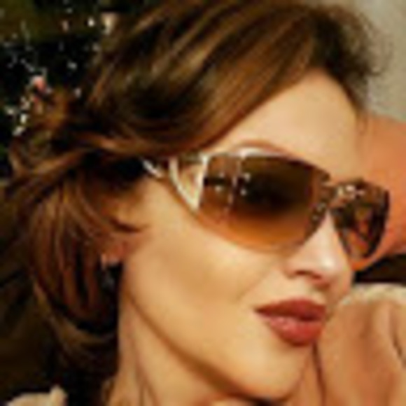 Meet your Posher, Francesca - Picture 1 of 1